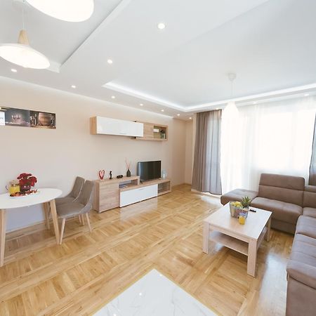 Apartment Luxury Explorer Podgorica Ngoại thất bức ảnh