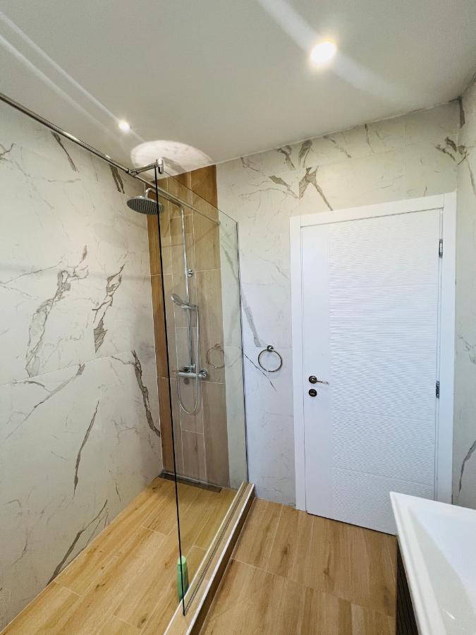 Apartment Luxury Explorer Podgorica Ngoại thất bức ảnh