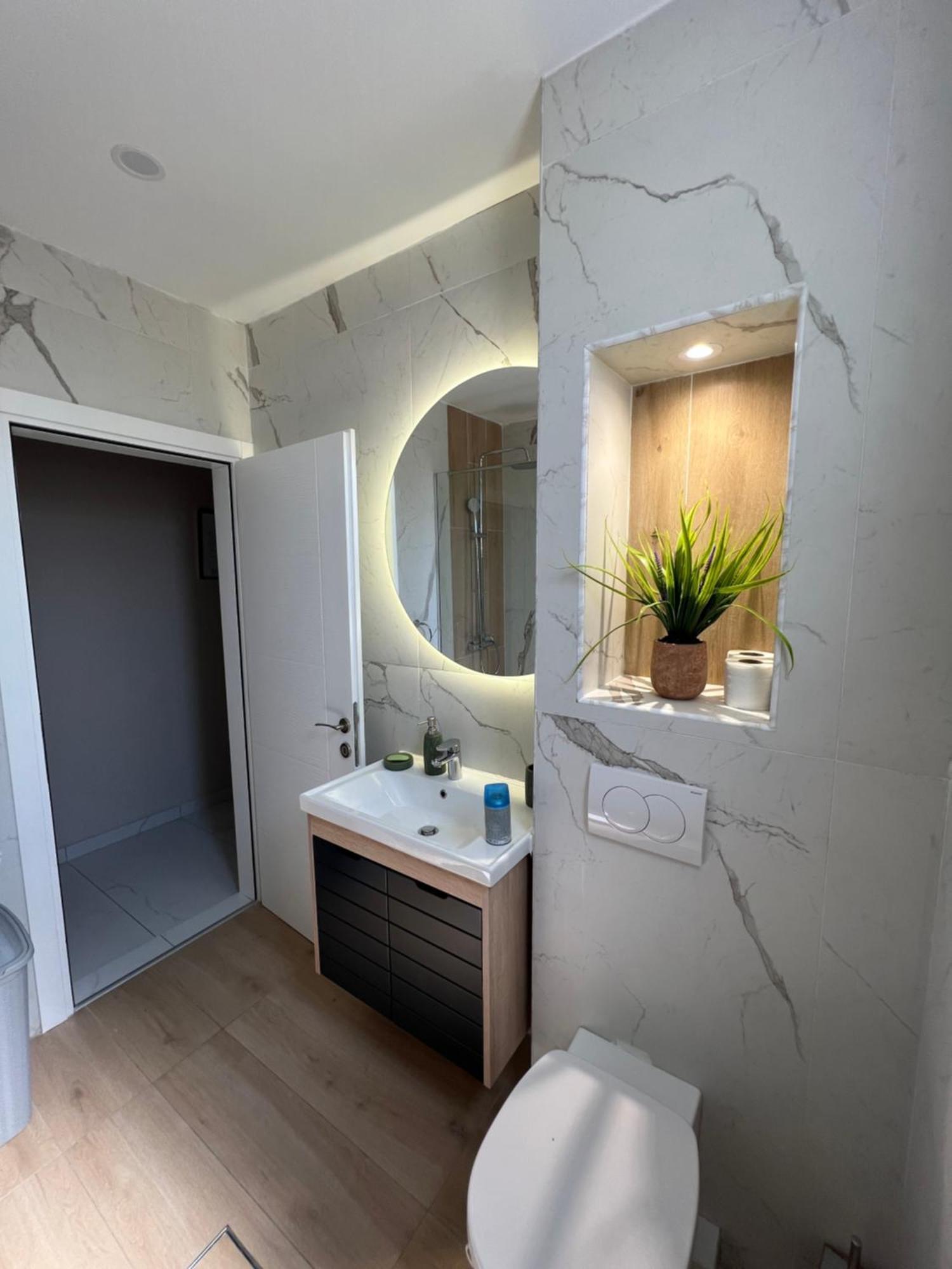 Apartment Luxury Explorer Podgorica Ngoại thất bức ảnh